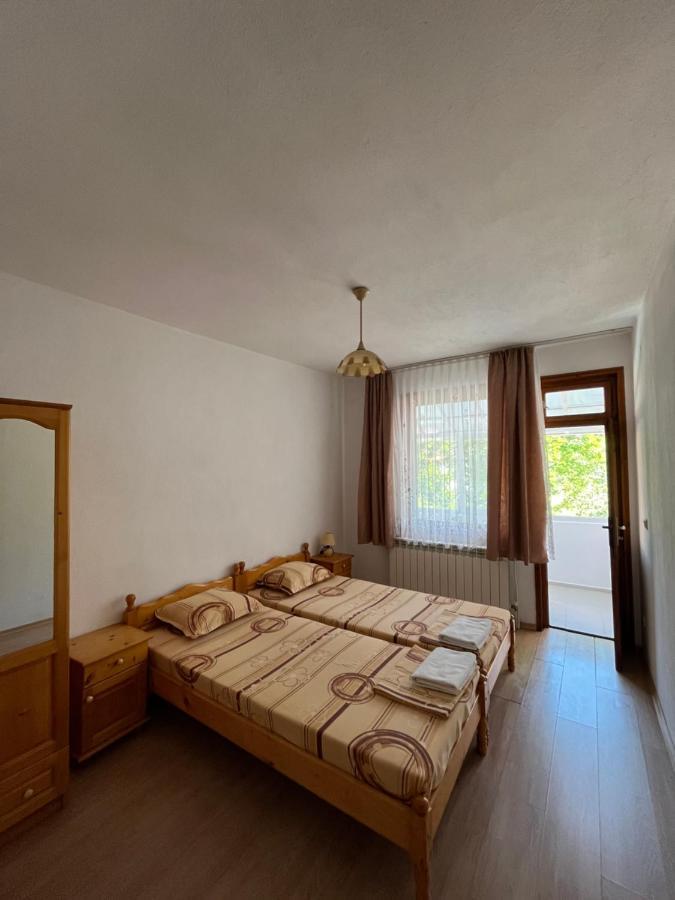 "Калоянови" Hotell Tsarevo Exteriör bild